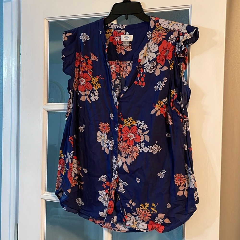 Women’s Old Navy flowered top - size XL